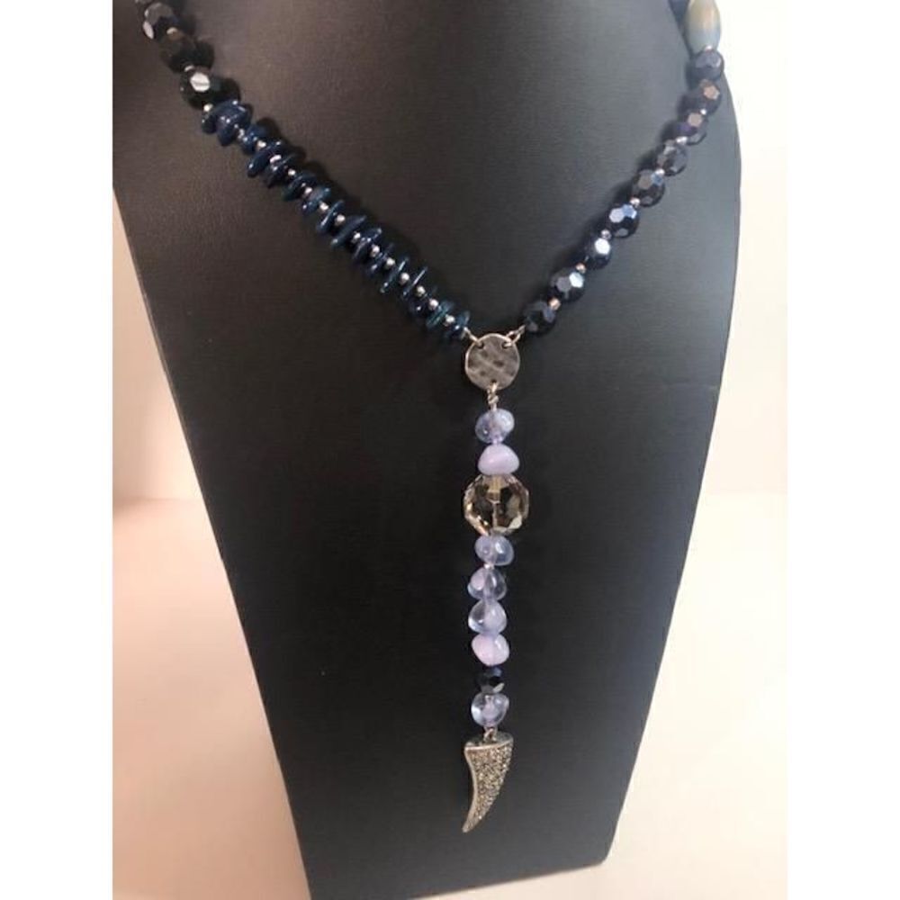 655 CHICO'S Silvertone blue stone beaded long necklace tooth claw pendant 28-32"